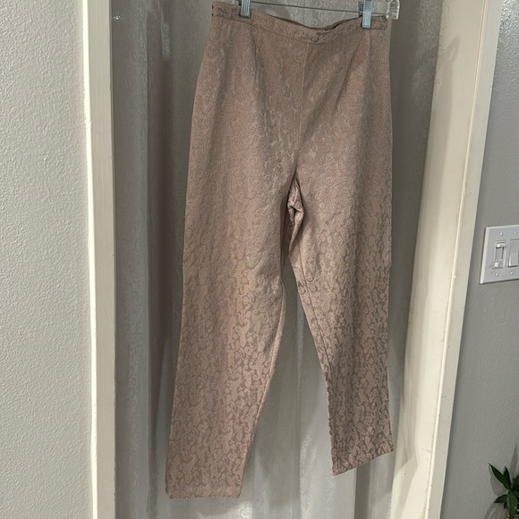EXPRESS BEIGE BROCADE CIGARETTE PANT SZ: 9/10 - Picture 1 of 4